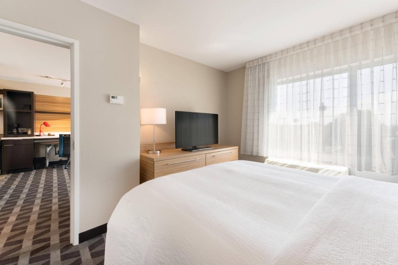 Towneplace Suites By Marriott Greensboro Coliseum Area Dış mekan fotoğraf