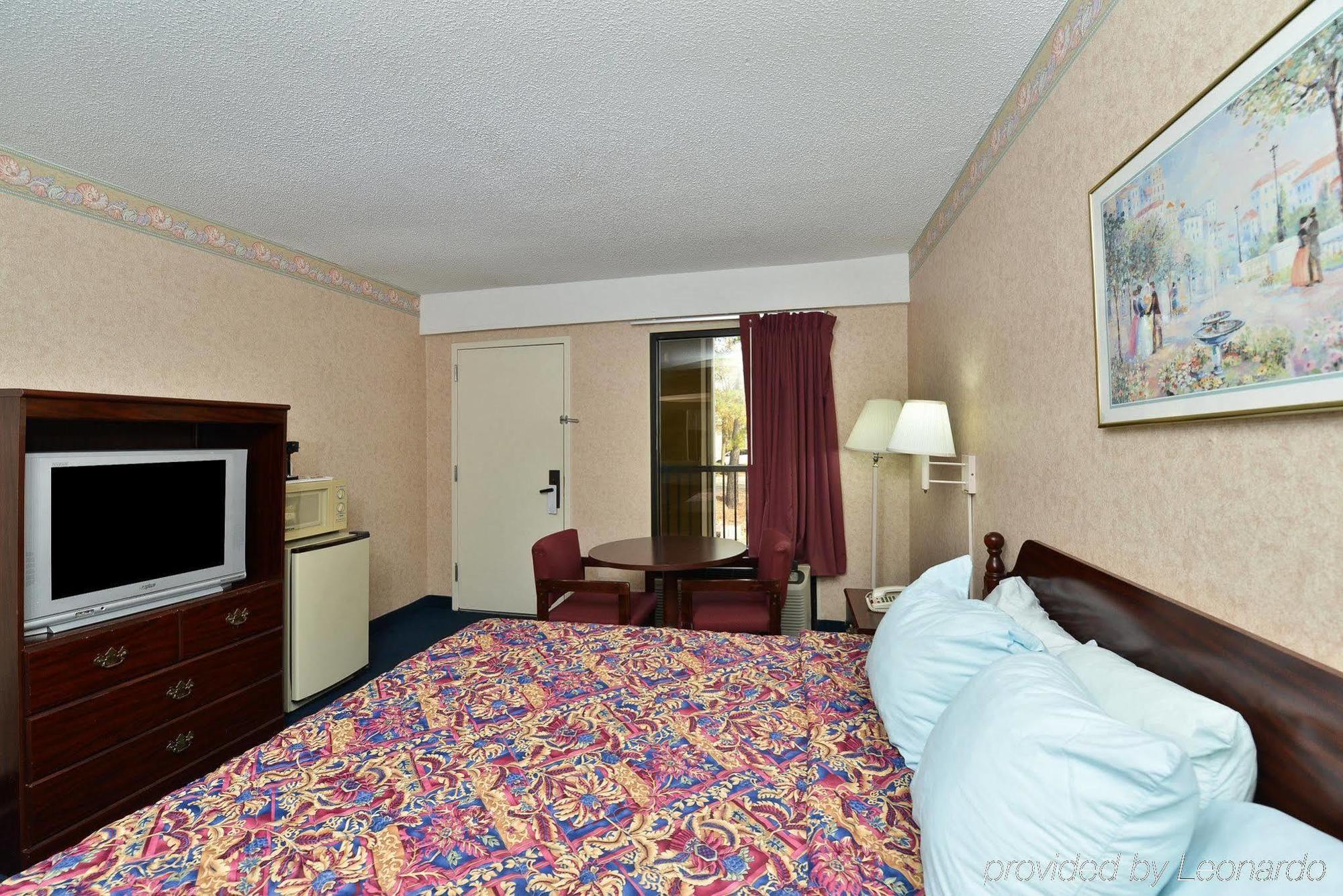 Towneplace Suites By Marriott Greensboro Coliseum Area Dış mekan fotoğraf